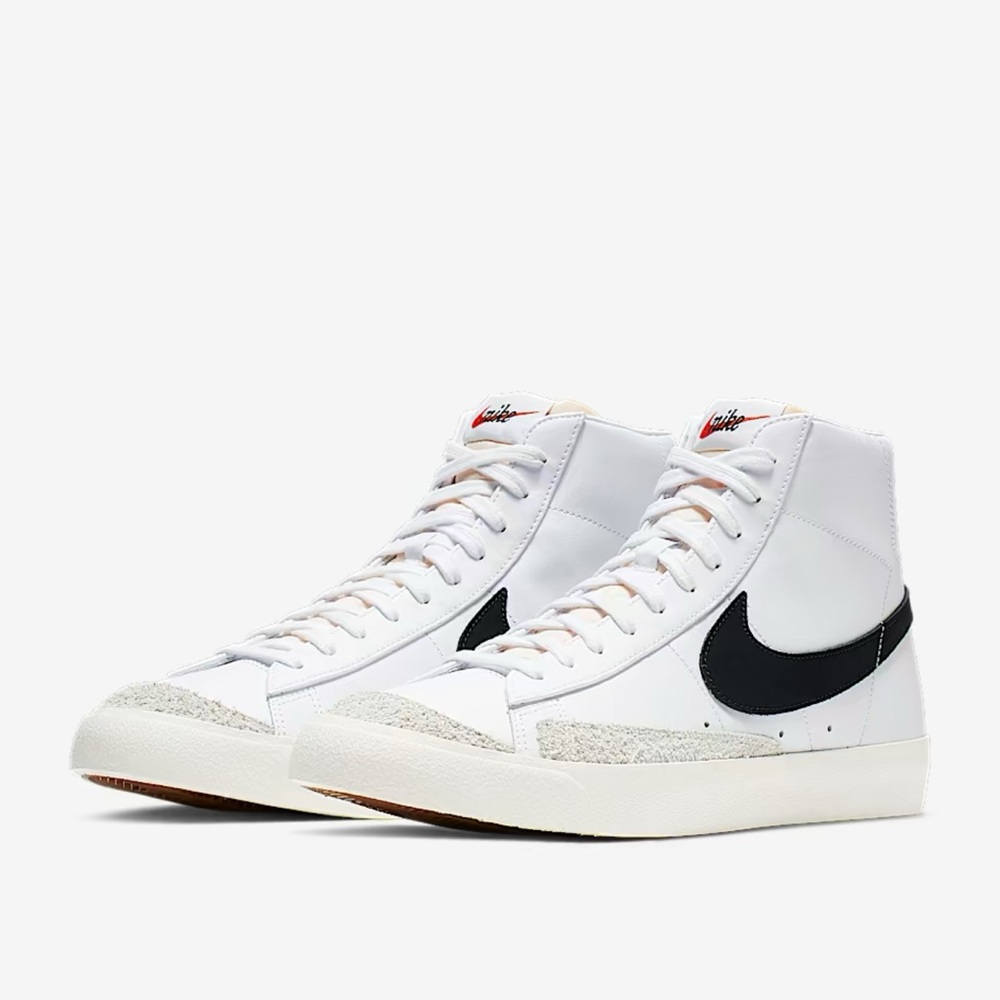 Nike White and Black Vintage Sneakers